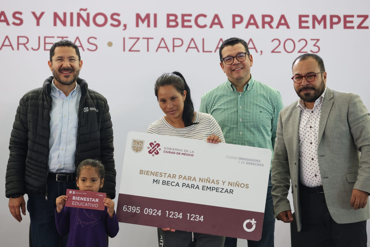 Beneficia Martí Batres a más de 14 mil niñas y niños en Iztapalapa con