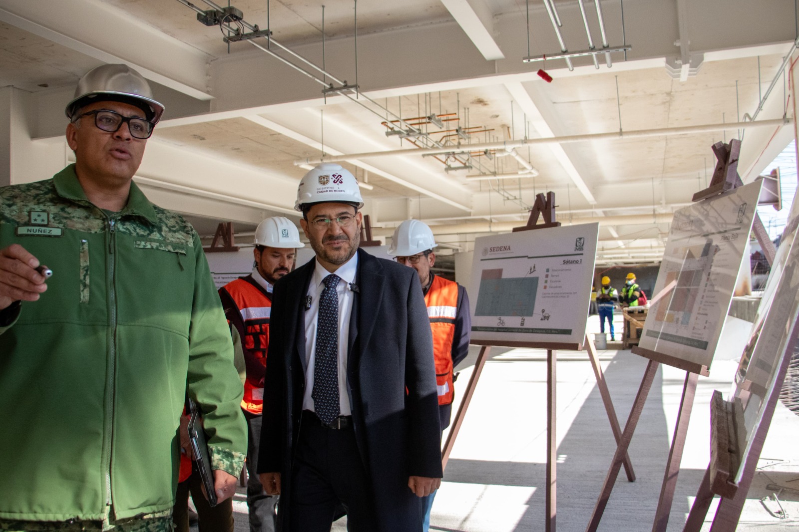 Acompa A Mart Batres A Zo Robledo Durante Recorrido De Supervisi N De