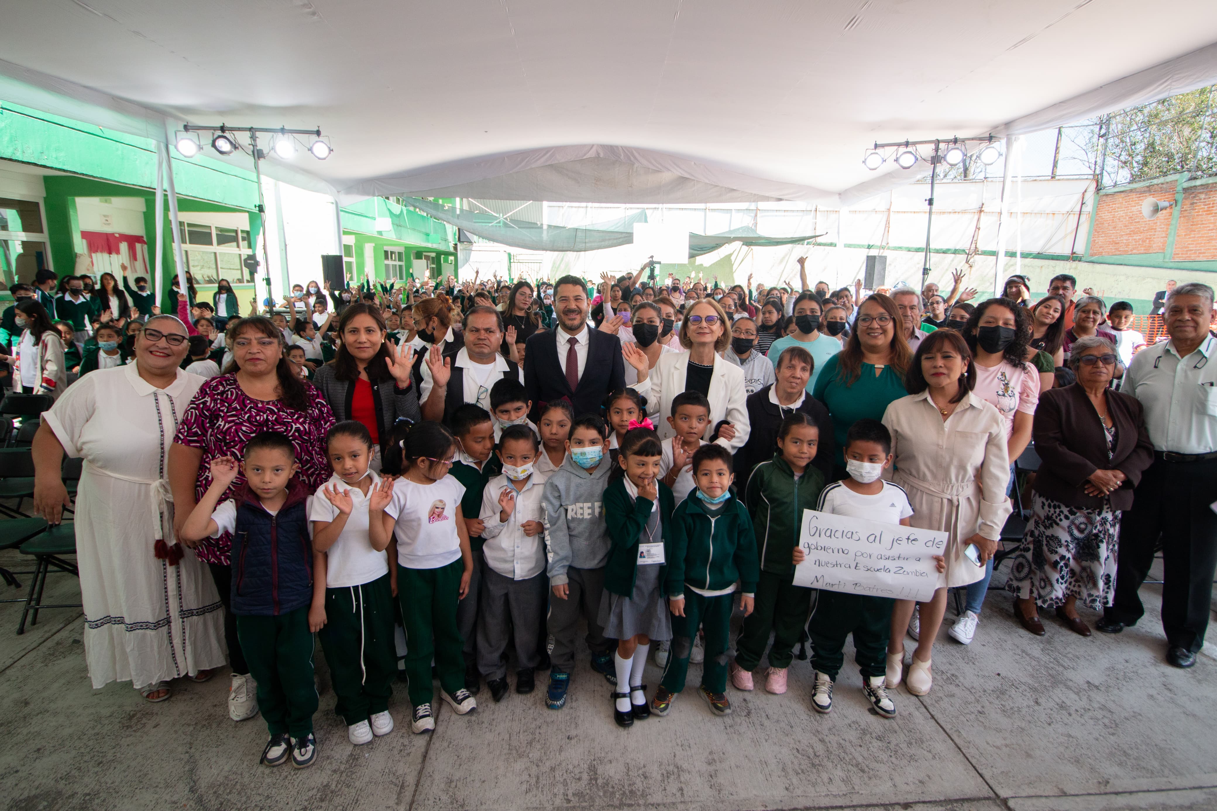 Encabeza Martí Batres inicio de obra de arcotecho en primaria Zambia