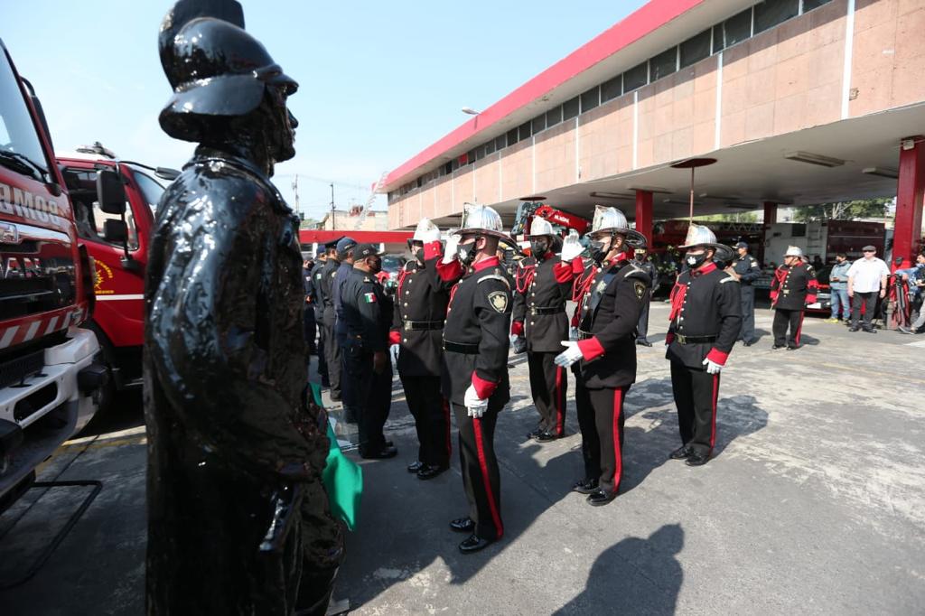 Despide Heroico Cuerpo De Bomberos De La Ciudad De México Al Comandante ...