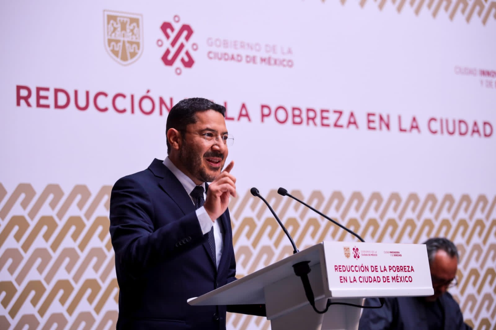 FOTO - INFORME DE REDUCCIÓN DE LA POBREZA EN LA CIUDAD DE MÉXICO (2).jpeg
