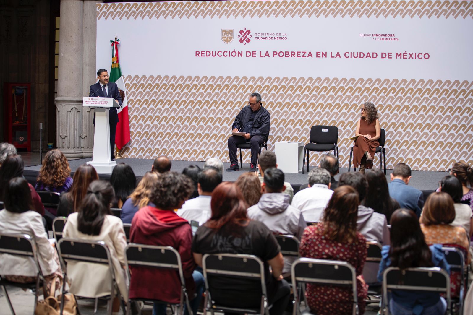 FOTO - INFORME DE REDUCCIÓN DE LA POBREZA EN LA CIUDAD DE MÉXICO (3).jpeg
