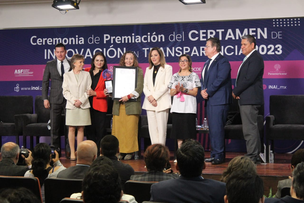 FOTO - PREMIO A LA INNOVACIÓN TECNOLÓGICA POR LA PLATAFORMA DEL SISTEMA DE INDICADORES DE GÉNERO (4).jpeg