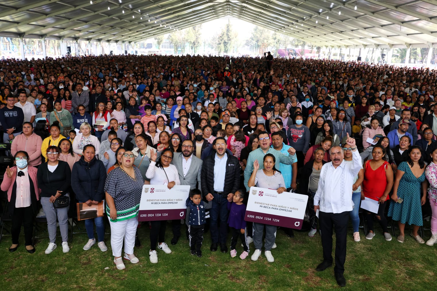 FOTO - ENTREGA DE TARJETAS “BIENESTAR PARA NIÑAS Y NIÑOS. MI BECA PARA EMPEZAR”, ALCALDÍA IZTAPALAPA (1).jpeg