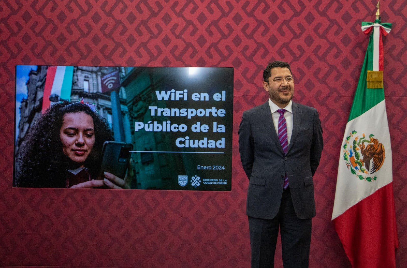 FOTO - CONFERENCIA DE PRENSA. WIFI EN EL TRANSPORTE PÚBLICO DE LA CIUDAD DE MÉXICO (1).jpg