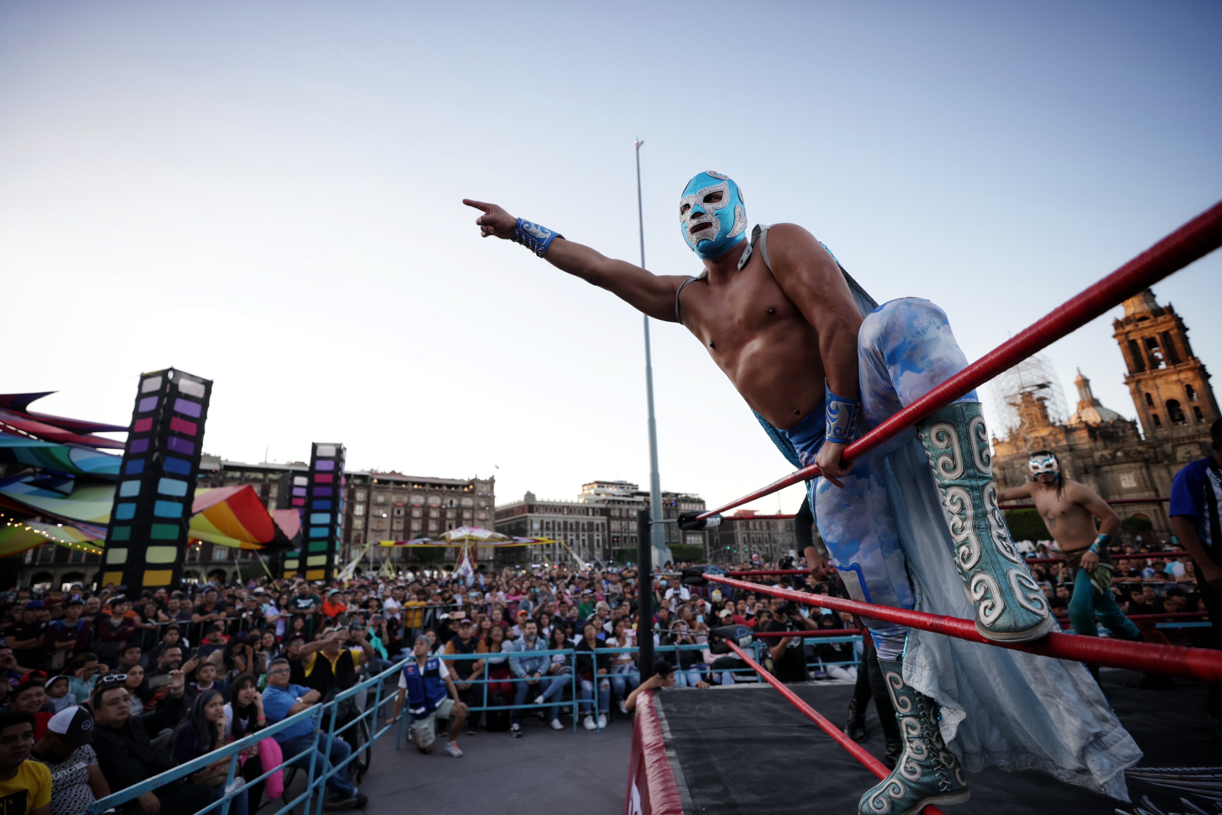 Reúnen INJUVE y Big Lucha a más de 10 mil personas en el corazón de la  capital con función especial de lucha libre