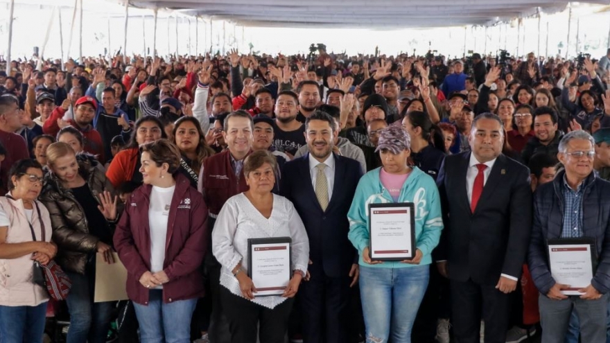 Destaca Martí Batres entrega histórica de 269 mil créditos del FONDESO