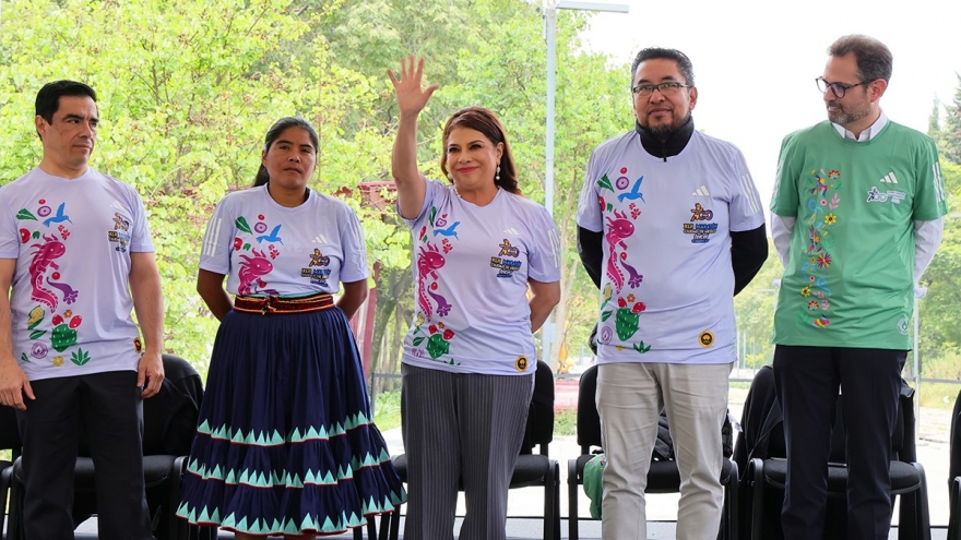 Presentación de medallas y playeras oficiales del Maratón y Medio Maratón Ciudad de México 2025